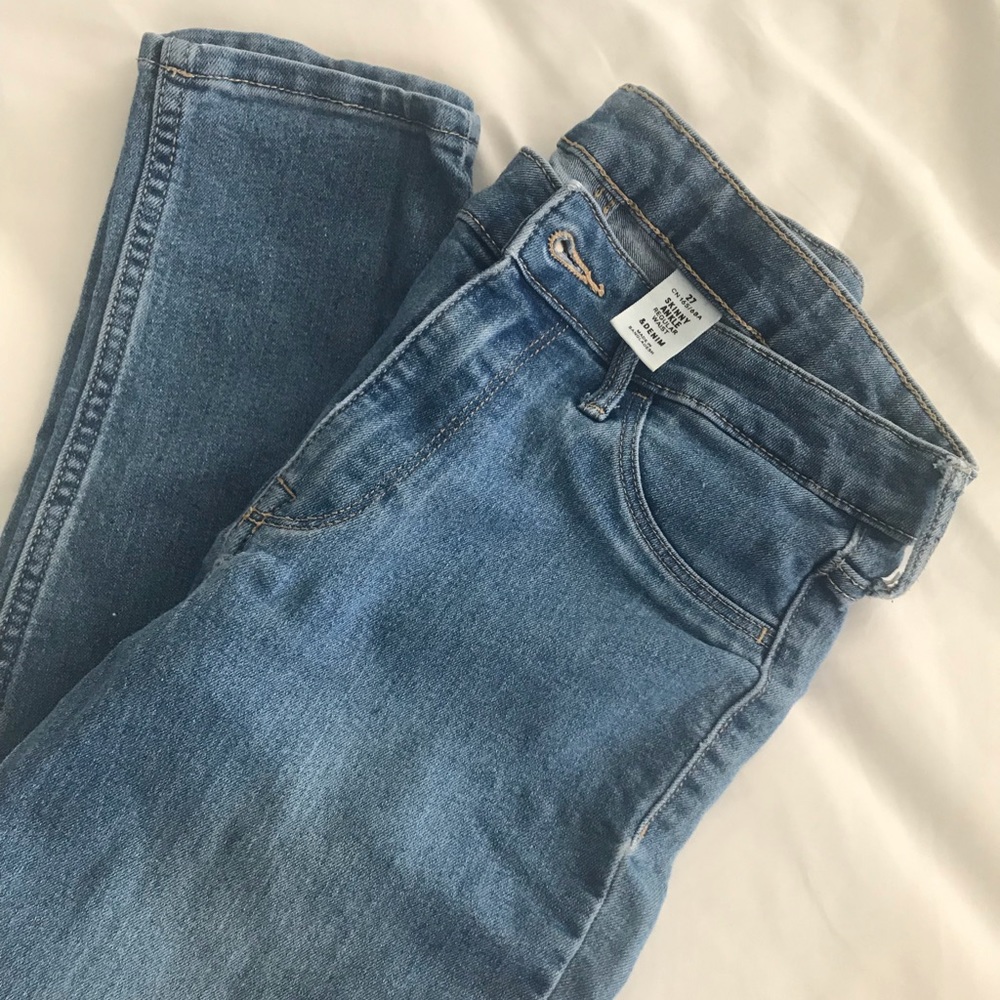 Light wash skinny ankle jeans